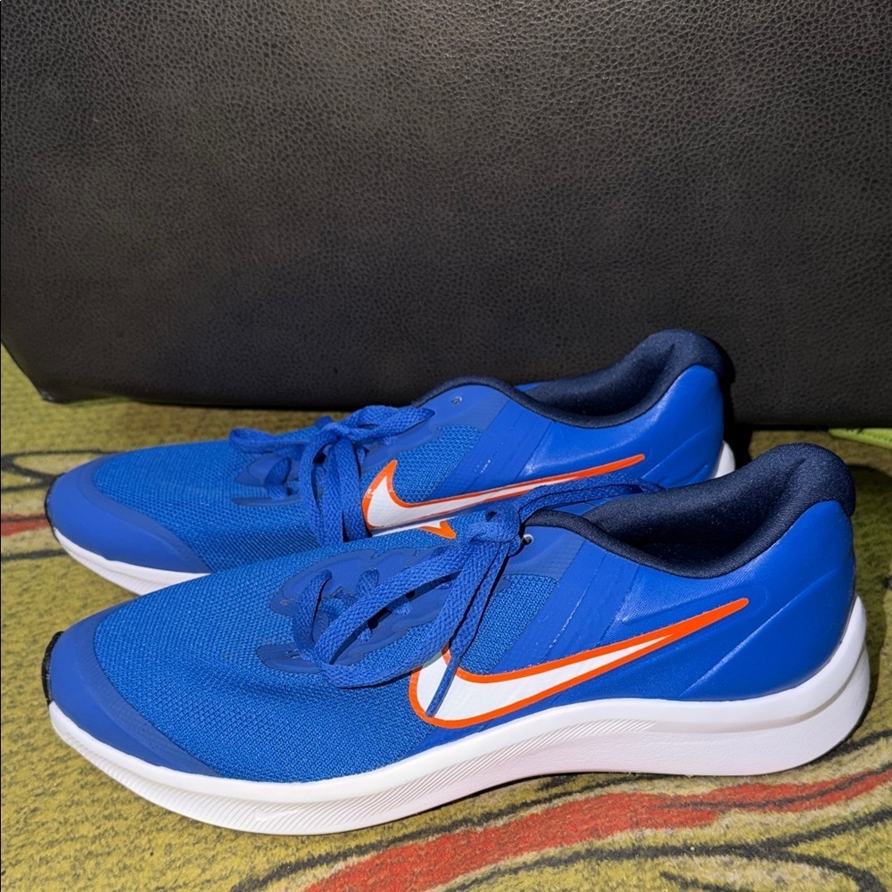 NWOB Nike star runner  Blue and Orange Athletic Shoes size: 6Y